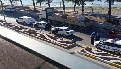 Eğirdirde 3 aracın karıştığı zincirleme kazada 1 kişi yaralandı