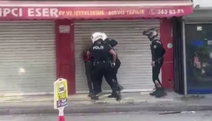 Elinde bıçakla rahatsızlık veren şahıs, etkisiz hale getirildi