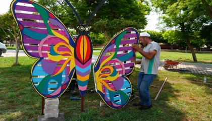Erdemlide atık malzemelerle park ve bahçelere estetik dokunuş