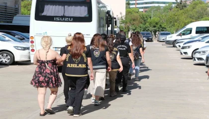 Fuhuş bahanesiyle çağırdıkları kişileri gasp ettiler