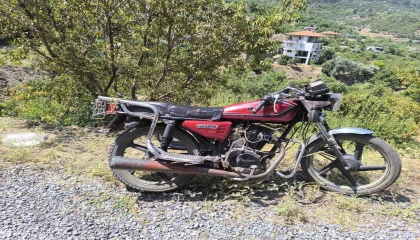 Gazipaşada yangınla mücadele eden vatandaş, su tankerinin altında kaldı