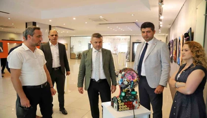 Geri dönüşüm ve sanat el ele verdi: Atıktan Sanata Sergisi açıldı