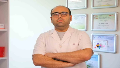 Hastaneye gitti, karnına yapışan kene ile karşılaştı