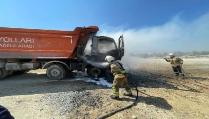 Hatayda ağır tonajlı kamyonda çıkan yangın söndürüldü