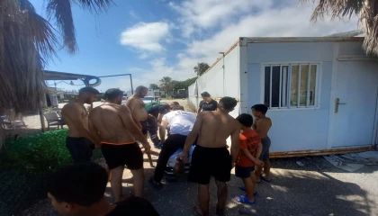 Hatayda denizde akıntıya kapılan 2 gencin korku dolu anları kamerada