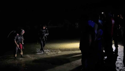 Irmağa kaçan topu almak isterken akıntıya kapılan lise öğrencisi gözlerden kayboldu