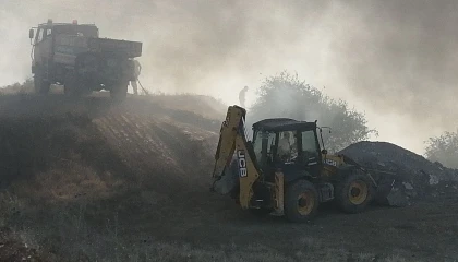 Ispartada çıkan çöplük yangını ormana sıçramadan söndürüldü