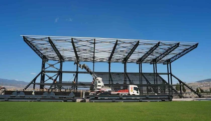 Kahramanmaraşın yeni futbol sahası hızla yapılıyor