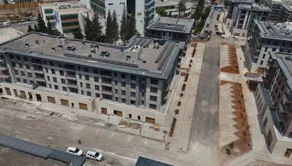 Kahramanmaraşta deprem konutları yükseliyor, şehir merkezi yeniden ayağa kalkıyor