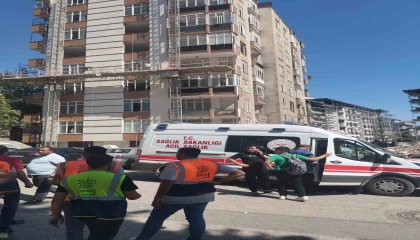 Kahramanmaraşta inşaattan atılan molozlar çocukların üzerine düştü: 3 yaralı