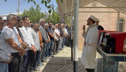 Kaza kurşunuyla ölen polisin cenazesi toprağa verildi