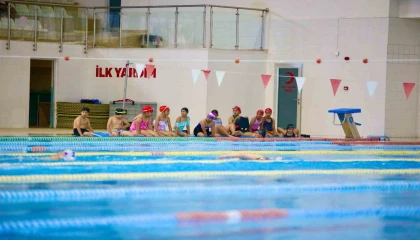 Kepez Belediyesi, 7den 70e yüzme eğitimi veriyor