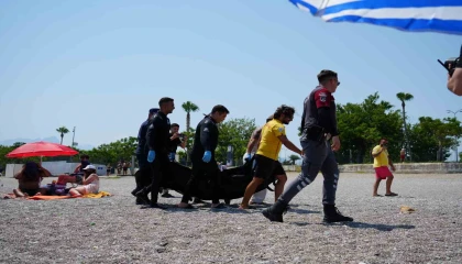 Konyaaltı Sahilinde vücudunda kesikler bulunan erkek cesedi bulundu