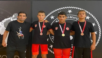 Manavgat Belediyesi Güreş Kulübünde minik sporculardan madalya yağmuru