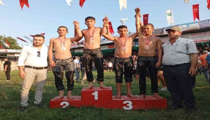 Manavgatlı minik güreşçiler çifte madalyayla döndü