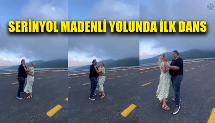Manzarasıyla mest eden yolda ilgi odağı olan dans