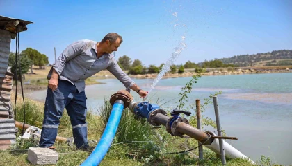 Mersin Büyükşehir Belediyesinden çiftçiye sulama borusu desteği