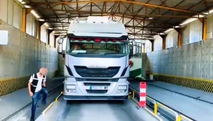 Mersin Limanında 2.5 milyon TL değerinde kaçak elektronik sigara tütünü ele geçirildi