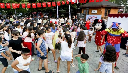 Mersinde çocuklar Köy Bizim, Şenlik Bizim etkinliğiyle doyasıya eğlendi