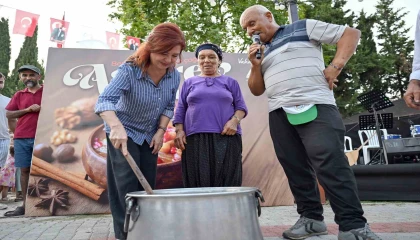 Mersinde kadınlar geleneksel aşure etkinliğinde bir araya geldi