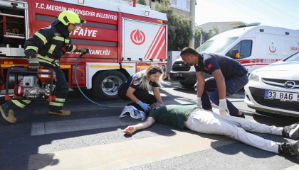 Mersinde trafik tatbikatı gerçeği aratmadı, vatandaşlar kazayı gerçek sandı