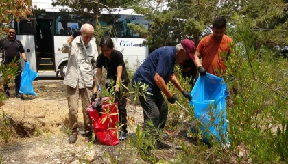 Mersinde yaşlı bakım merkezi sakinlerinden orman yangınlarına karşı örnek davranış