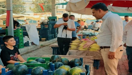 Minik pazarcılar ile başkanın gülümseten anları