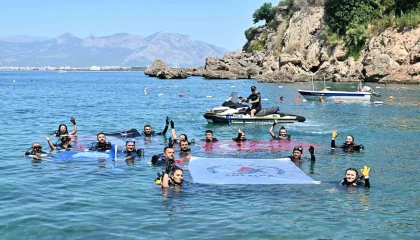 Muratpaşanın mavi bayrakları plajlara çekildi