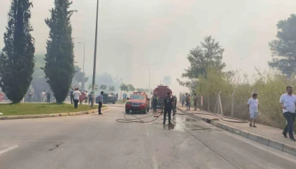 Orman yangınında alev alan 6. kattaki evin balkonuna TOMA müdahalesi