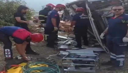 Osmaniyede devrilen tırın sürücüsü yaralandı