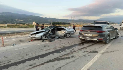 Osmaniyede iki otomobil çarpıştı: 2 yaralı