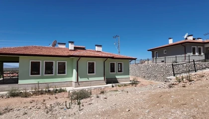 Osmaniyede yapımı tamamlanan 89 köy evinin anahtar teslimi yapıldı