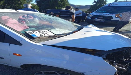 Otomobil ile motosiklet çarpıştı: 2 yaralı