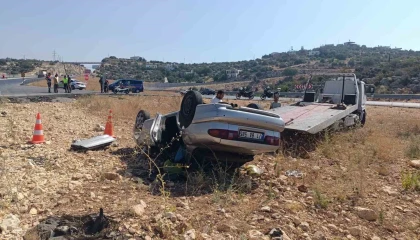 Otomobil karşı şeride geçip takla attı: 1 ölü, 1 yaralı