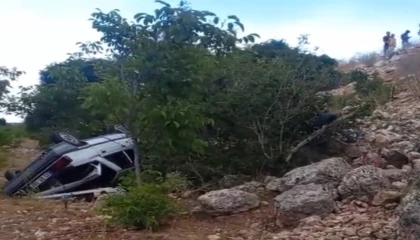 Otomobil şarampole yuvarlandı: 3 yaralı