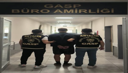 Oyuncak tabanca ile iş yeri soymaya çalıştı