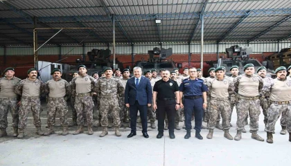 Özel Harekat polisleri dualarla Suriyeye uğurlandı