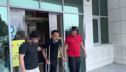 Polisi gören torbacı damdan atlayıp ayağını kırdı