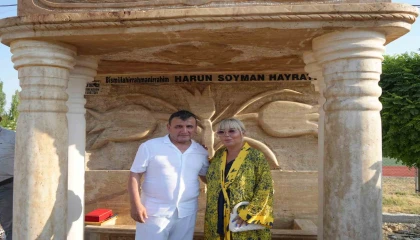 Safiye Soyman oğlunun adına yaptırdığı hayratı gözyaşı dökerek açtı: Dışım gülüyor ama içim yanıyor