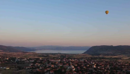 Salda Gölü sıcak hava balonları ve triatlonla turizmin yeni yıldızı olmayı hedefliyor