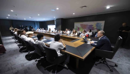 Seçer, Oberhausenden gelen öğrencilerle buluştu