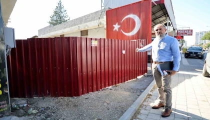 Tapulu arazim dedi, sokağın girişini kapattı