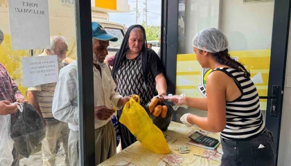 Tarsus Belediyesinden halk ekmek büfeleriyle hem gıda desteği hem kadın istihdamı