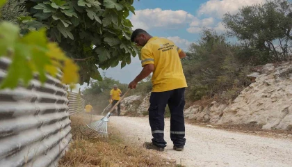 Tarsusta kırsal mahallelerde temizlik çalışmaları aralıksız sürdürülüyor