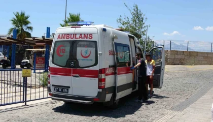 Tekne turunda yaralanan turistin yardımına deniz polisi yetişti