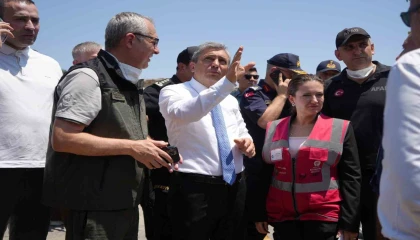 Vali Şahin: Yangınlar şehir merkezlerinde ciddi risk oluşturdu