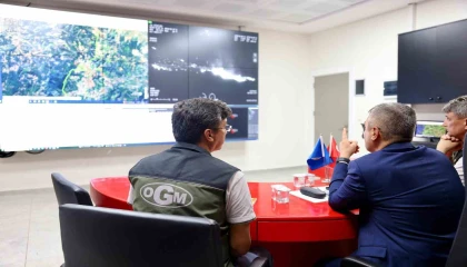 Vali Toros Yangın Yönetim Merkezinde incelemelerde bulundu