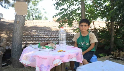 Hayalindeki Bisiklet İçin Su Satıyor