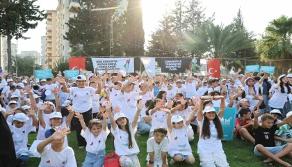 Yüzlerce öğrenci Kozanda yaz spor şenliğinde buluştu