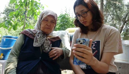 Zübeyde nine, köyünden doktora görüntülü ulaşıp muayene oldu